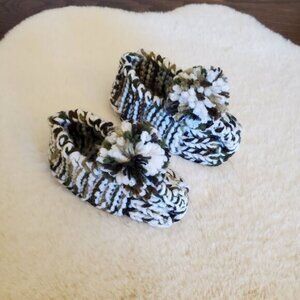 Unisex Crushet Handmade Newborn-3 Mo. Army Green White‎ Booties NEW
